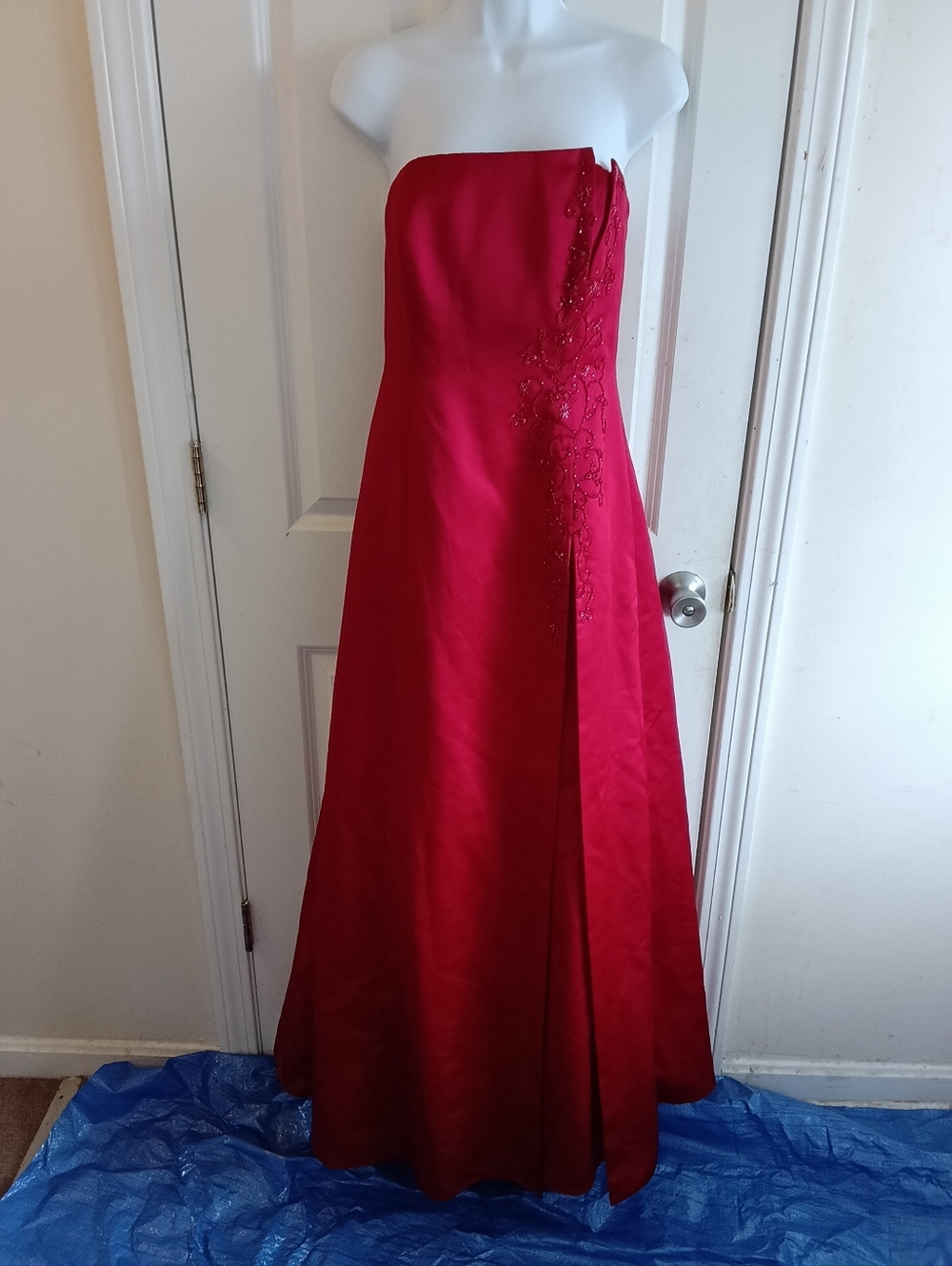DAVID'S BRIDAL Strapless Red Evening Gown SIZE 8 - Picture 12 of 15